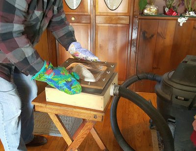 take out of the oven while the vacuum cleaner is running. Place over the top plate over the suction box and push down .